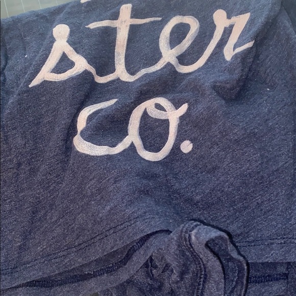 Hollister size medium - Picture 3 of 4